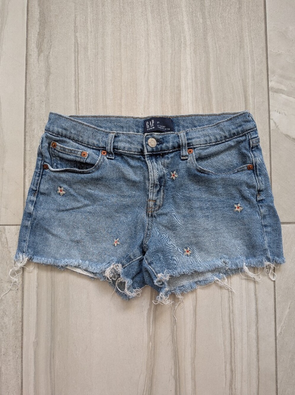 Gap Floral Embroidery Denim Jean Shorts. 27